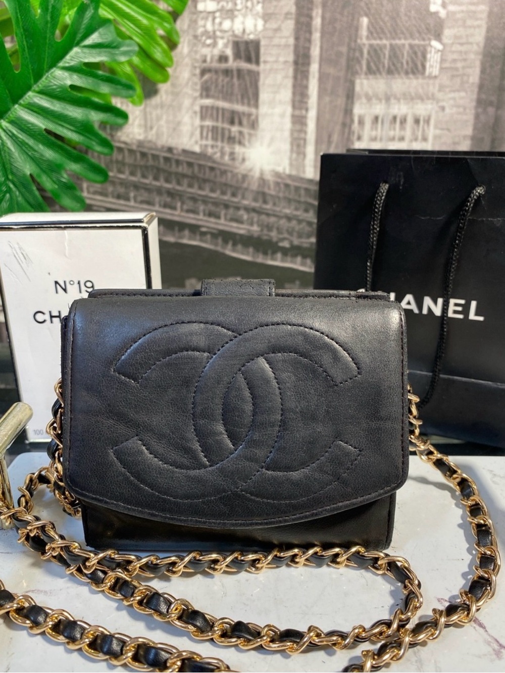 Authentic CHANEL Timeless CC Logo Leather Wallet - Picture 3 of 15